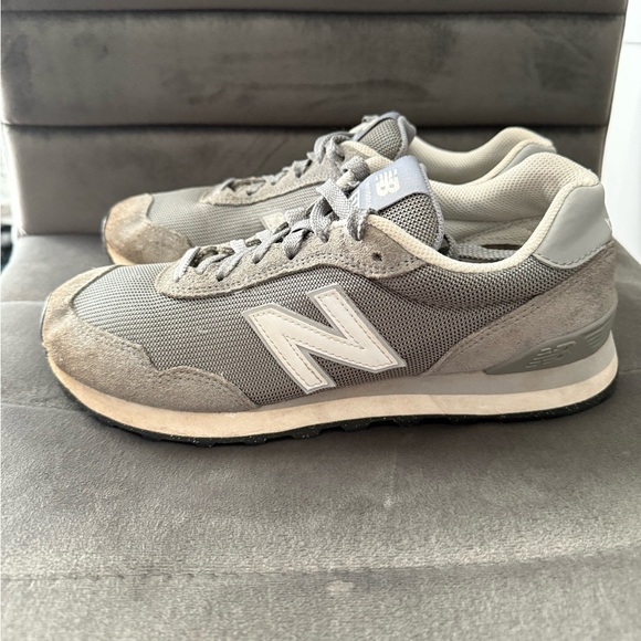 New Balance 515 Women’s Classic Gray Sneaker Size 8 - Picture 3 of 5